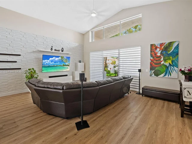 18361 NW 10th St, Pembroke Pines FL 33029