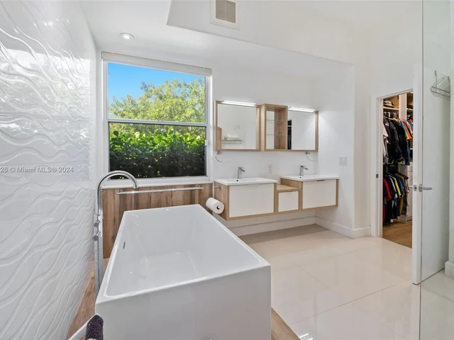 18361 NW 10th St, Pembroke Pines FL 33029