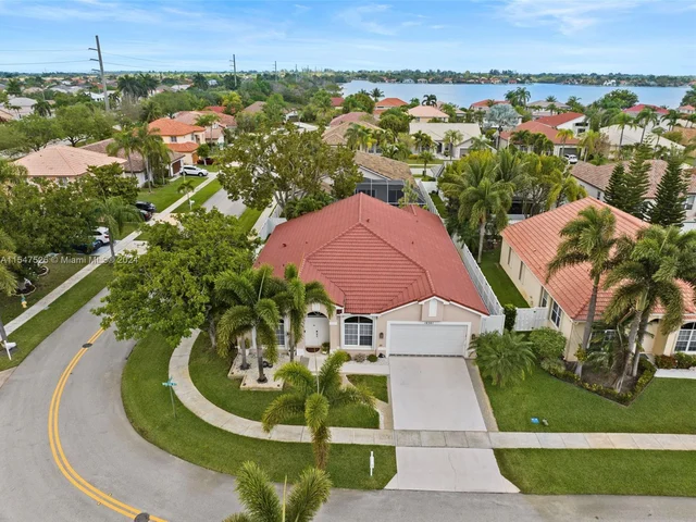 18361 NW 10th St, Pembroke Pines FL 33029