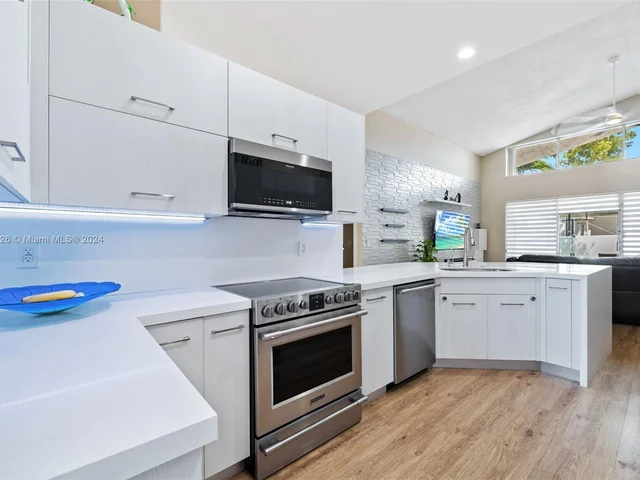 18361 NW 10th St, Pembroke Pines FL 33029