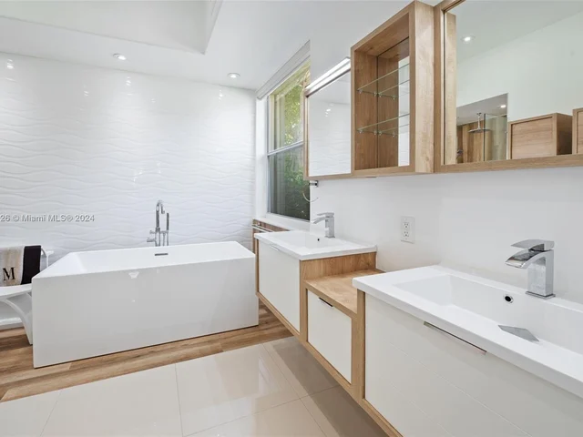 18361 NW 10th St, Pembroke Pines FL 33029