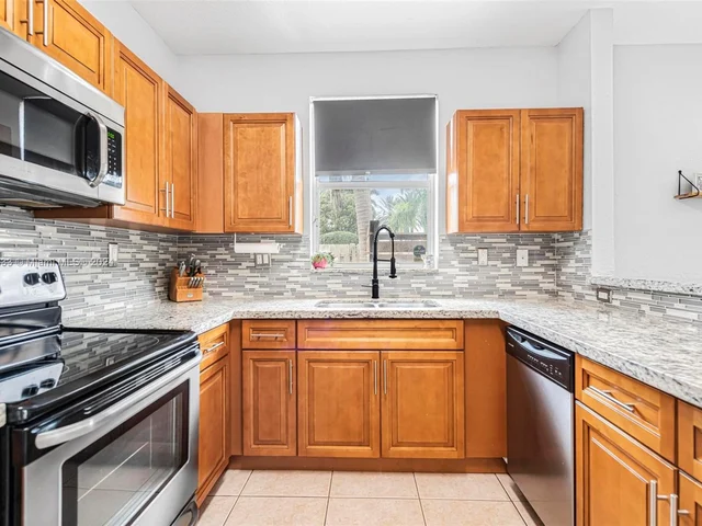 834 NW 135th Ave # 834, Pembroke Pines FL 33028