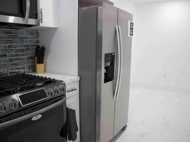 1222 SE 9th Ct, Hialeah FL 33010