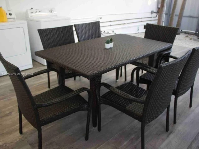 1222 SE 9th Ct, Hialeah FL 33010