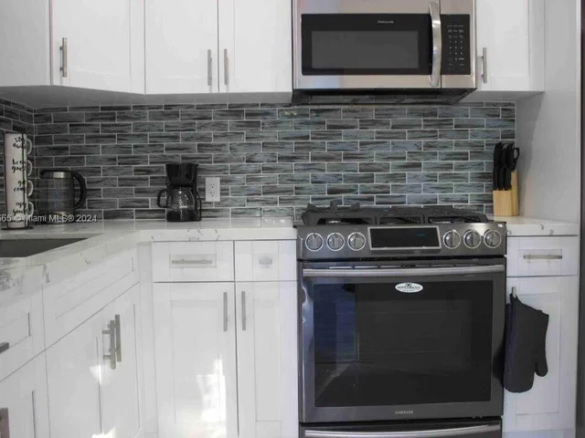 1222 SE 9th Ct, Hialeah FL 33010