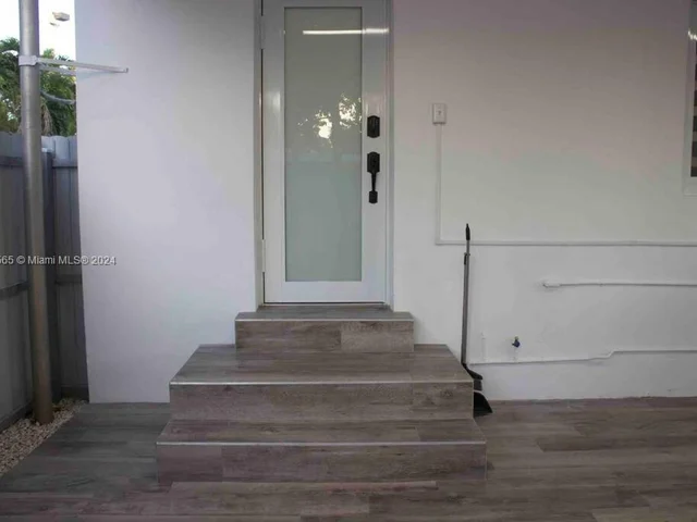 1222 SE 9th Ct, Hialeah FL 33010