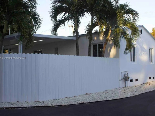 1222 SE 9th Ct, Hialeah FL 33010