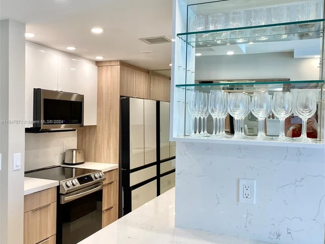 10275 Collins Ave # 1206, Bal Harbour FL 33154