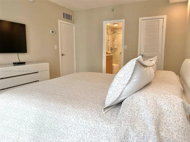 10275 Collins Ave # 1206, Bal Harbour FL 33154