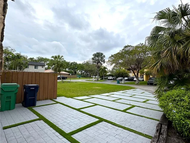 11323 SW 74th Ter, Miami FL 33173