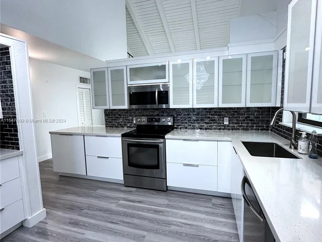 11323 SW 74th Ter, Miami FL 33173