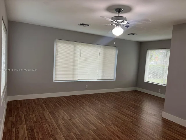 5801 Park Dr, Margate FL 33063