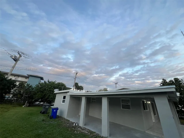 5801 Park Dr, Margate FL 33063