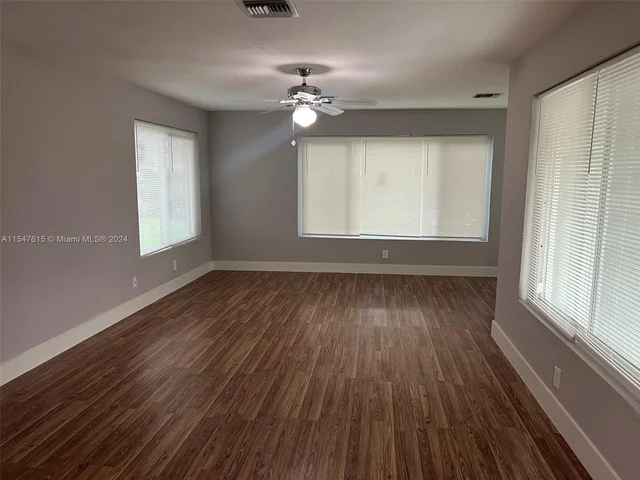 5801 Park Dr, Margate FL 33063