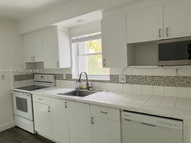 2426 Johnson St, Hollywood FL 33020