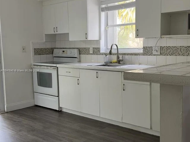 2426 Johnson St, Hollywood FL 33020