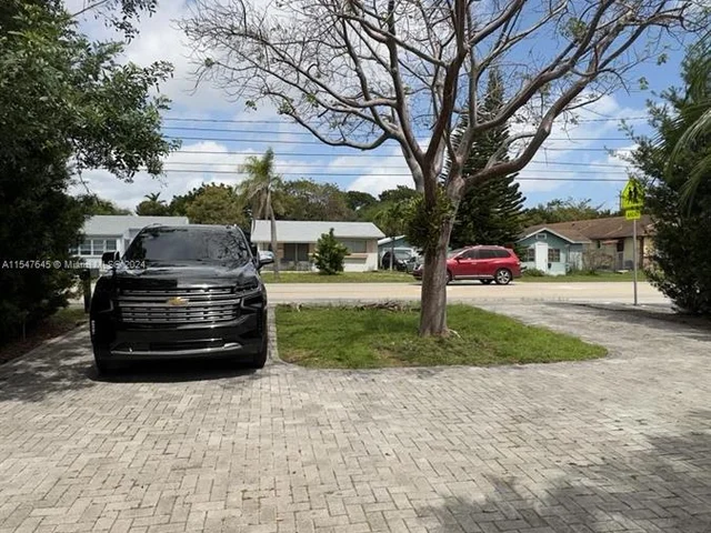 2426 Johnson St, Hollywood FL 33020