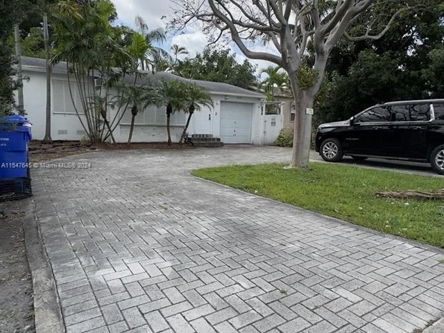 2426 Johnson St, Hollywood FL 33020