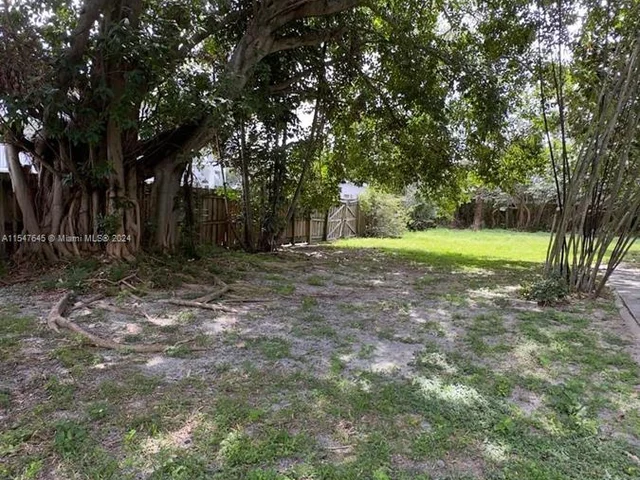 2426 Johnson St, Hollywood FL 33020