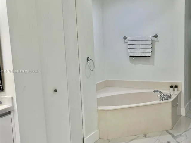 10730 NW 66th St # 108, Doral FL 33178