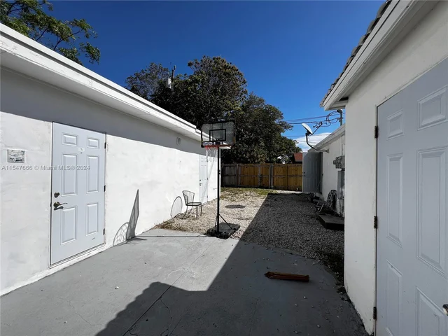 513 Franklin Rd, West Palm Beach FL 33405