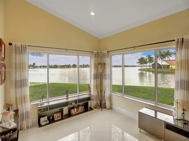 18492 NW 24th St, Pembroke Pines FL 33029