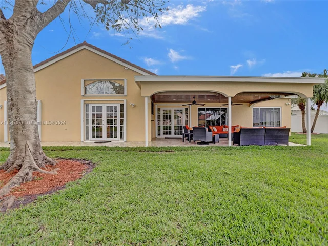 18492 NW 24th St, Pembroke Pines FL 33029