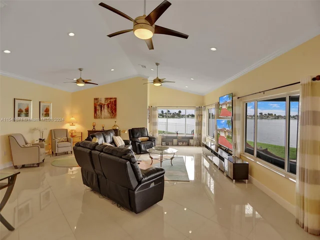 18492 NW 24th St, Pembroke Pines FL 33029