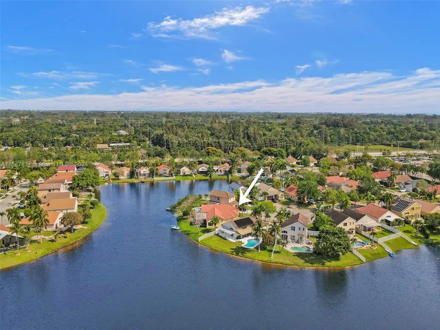 18492 NW 24th St, Pembroke Pines FL 33029