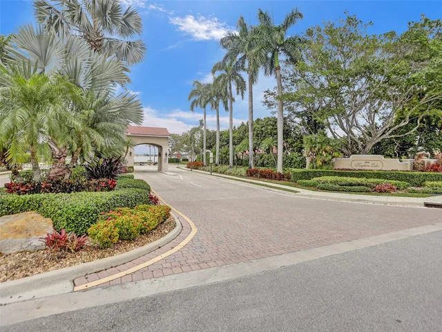 18492 NW 24th St, Pembroke Pines FL 33029