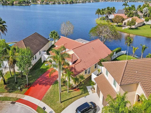 18492 NW 24th St, Pembroke Pines FL 33029