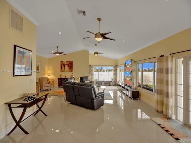 18492 NW 24th St, Pembroke Pines FL 33029