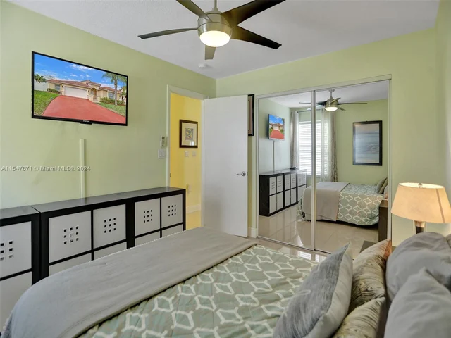 18492 NW 24th St, Pembroke Pines FL 33029