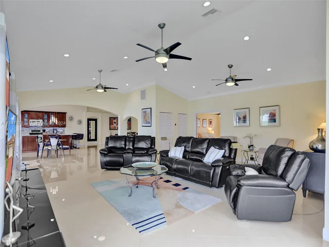 18492 NW 24th St, Pembroke Pines FL 33029