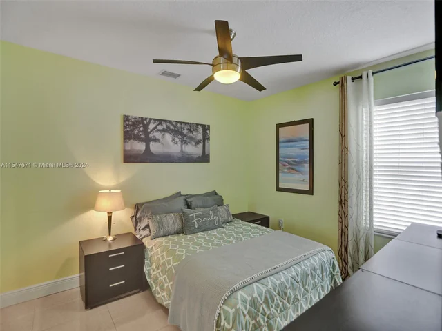 18492 NW 24th St, Pembroke Pines FL 33029