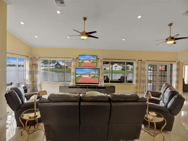 18492 NW 24th St, Pembroke Pines FL 33029