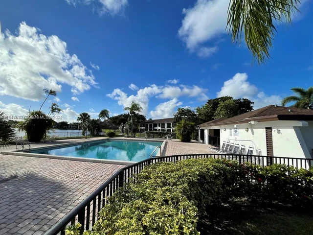 216 Lake Pointe Dr # 224, Oakland Park FL 33309