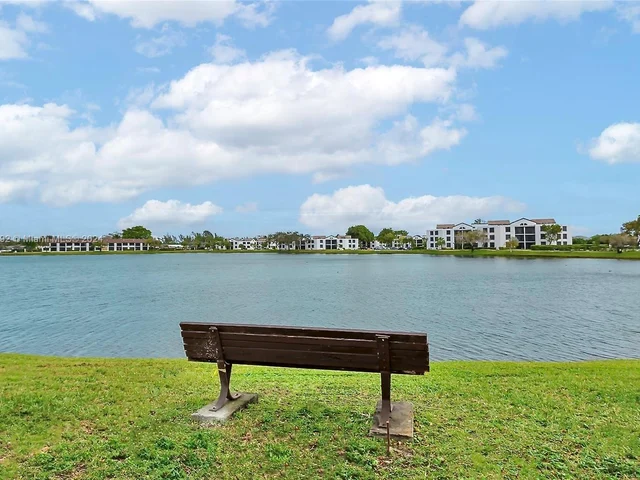 216 Lake Pointe Dr # 224, Oakland Park FL 33309