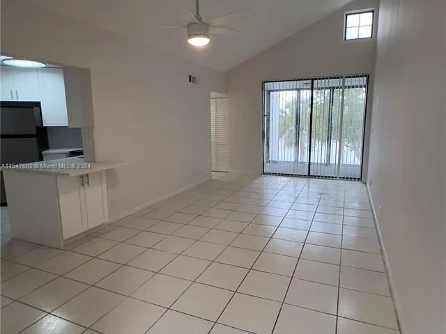 216 Lake Pointe Dr # 224, Oakland Park FL 33309