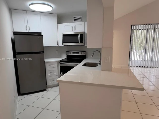 216 Lake Pointe Dr # 224, Oakland Park FL 33309