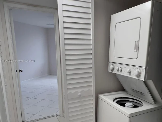 216 Lake Pointe Dr # 224, Oakland Park FL 33309