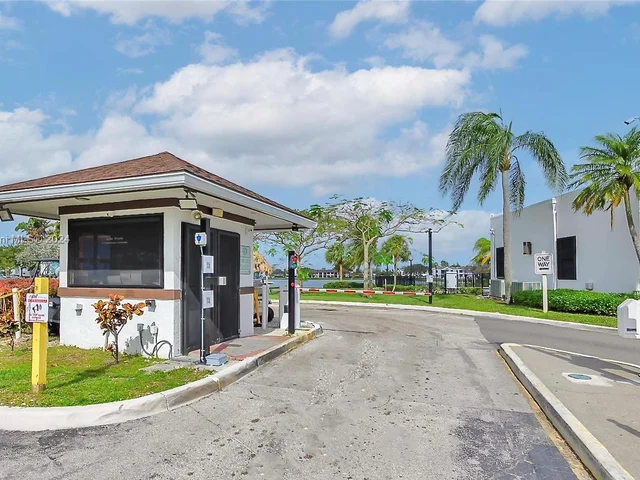 216 Lake Pointe Dr # 224, Oakland Park FL 33309