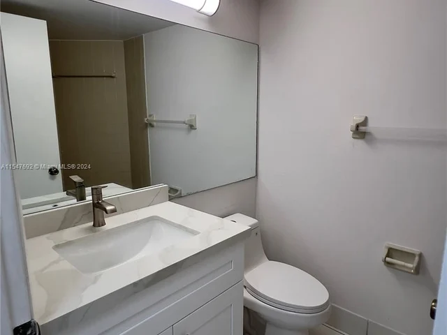 216 Lake Pointe Dr # 224, Oakland Park FL 33309