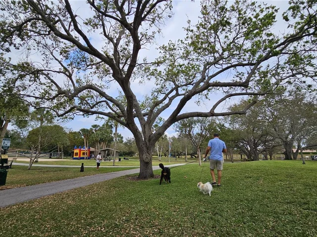 3851 NW 7th Pl, Deerfield Beach FL 33442