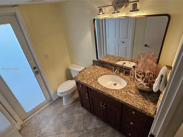 3851 NW 7th Pl, Deerfield Beach FL 33442