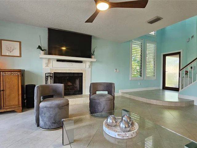 3851 NW 7th Pl, Deerfield Beach FL 33442