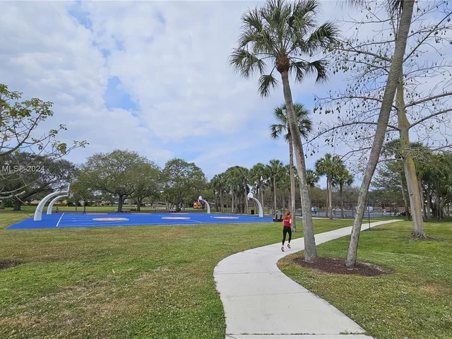 3851 NW 7th Pl, Deerfield Beach FL 33442