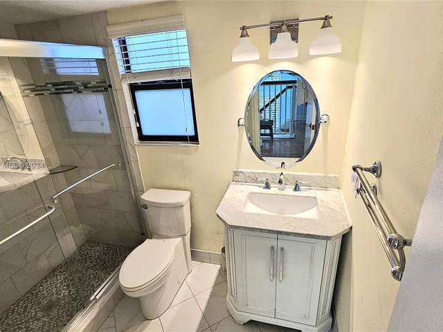 3851 NW 7th Pl, Deerfield Beach FL 33442