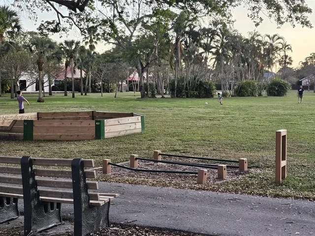 3851 NW 7th Pl, Deerfield Beach FL 33442