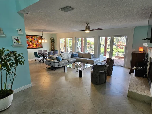 3851 NW 7th Pl, Deerfield Beach FL 33442